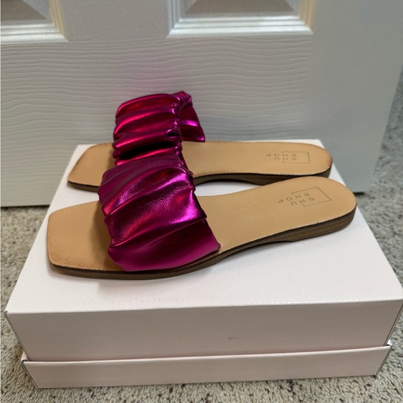 ShuShop -HOT PINK slides - Picture 4 of 5